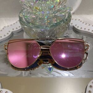 Woman’s Mirror Sunglasses